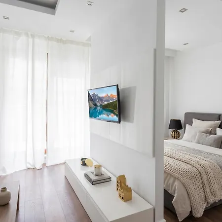 Urban Chic - Great Location - Stylish - Wronia45a
